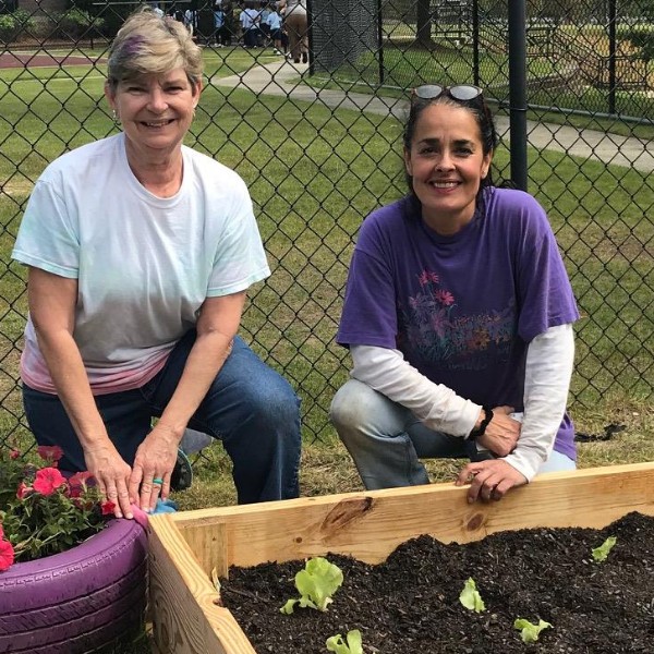 Master Gardeners help install a school garden